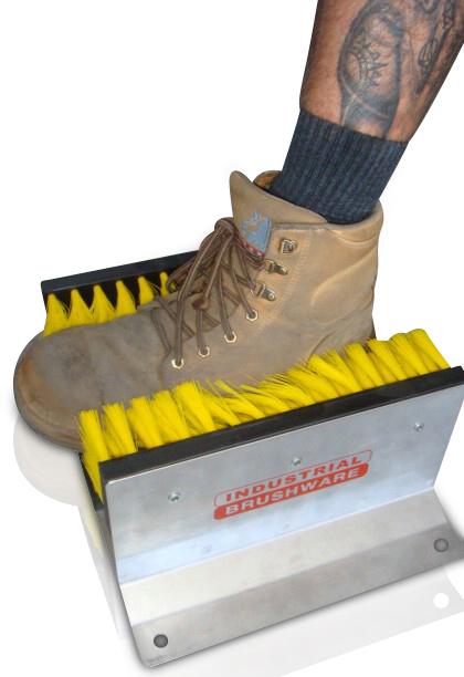 Electric boot outlet scraper